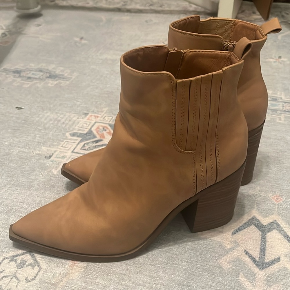 Universal Thread Heeled booties